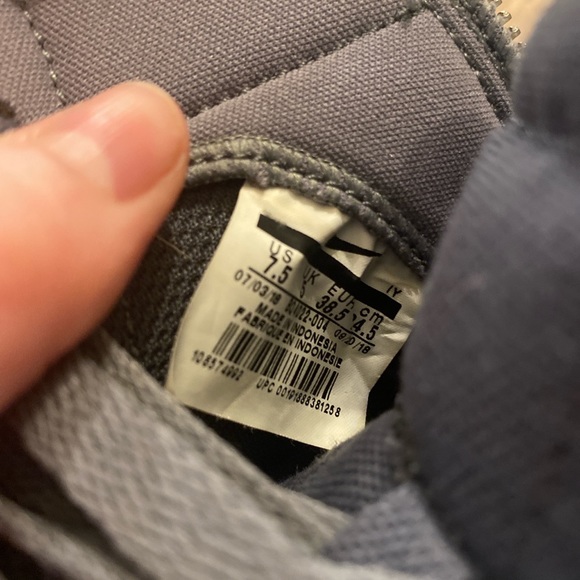 Women’s Nike Blazers. Bought off of Goat. Very good condition, worn twice. - Picture 4 of 4